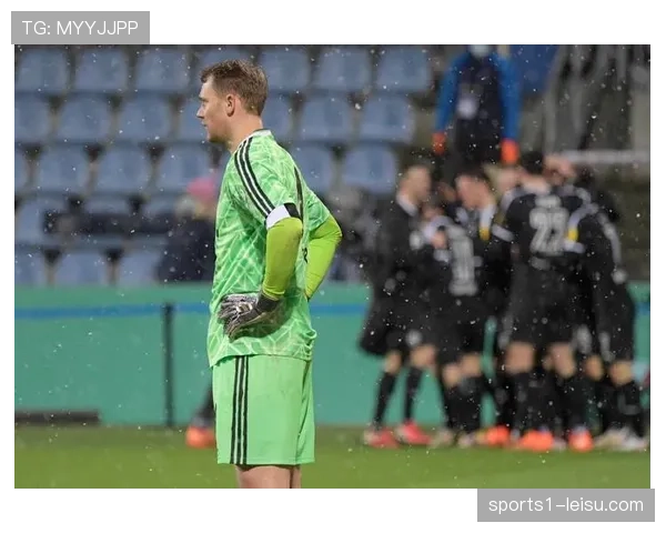 弗赖堡霍勒门前补射得手，抓住诺伊尔失误扩大比分